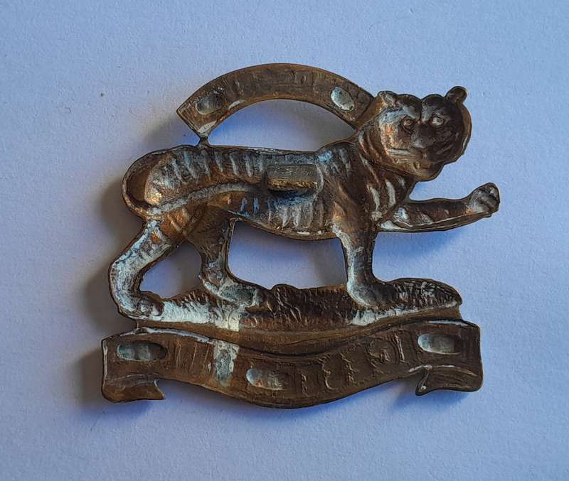 Early Leicestershire Regiment Cap Badge.  No Slider.