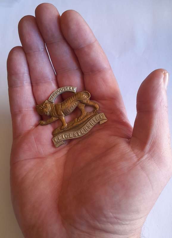 Early Leicestershire Regiment Cap Badge.  No Slider.
