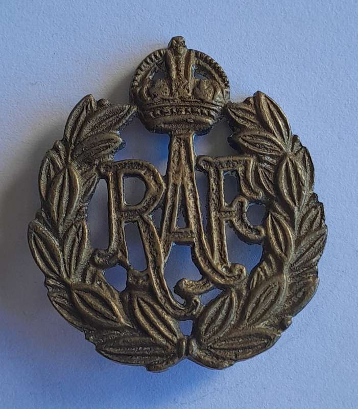 WW2 Royal Air Force Cap Badge.  No Lugs.