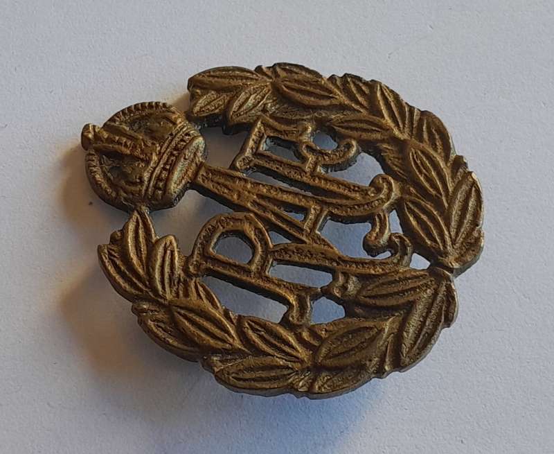 WW2 Royal Air Force Cap Badge.  No Lugs.
