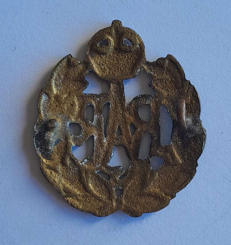 WW2 Royal Air Force Cap Badge.  No Lugs.