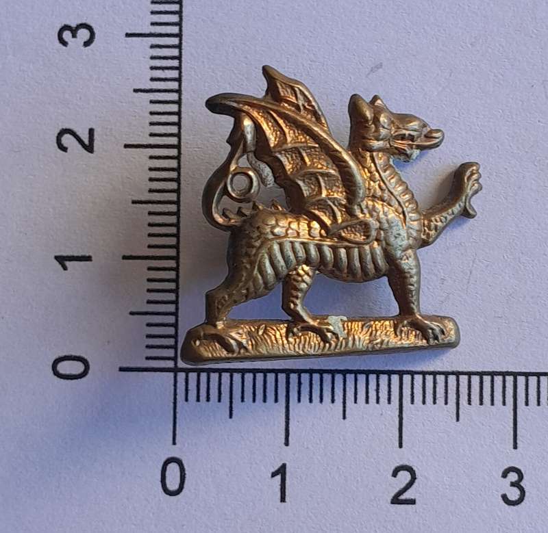 British Army Collar Badge.  1 Lug Intact.
