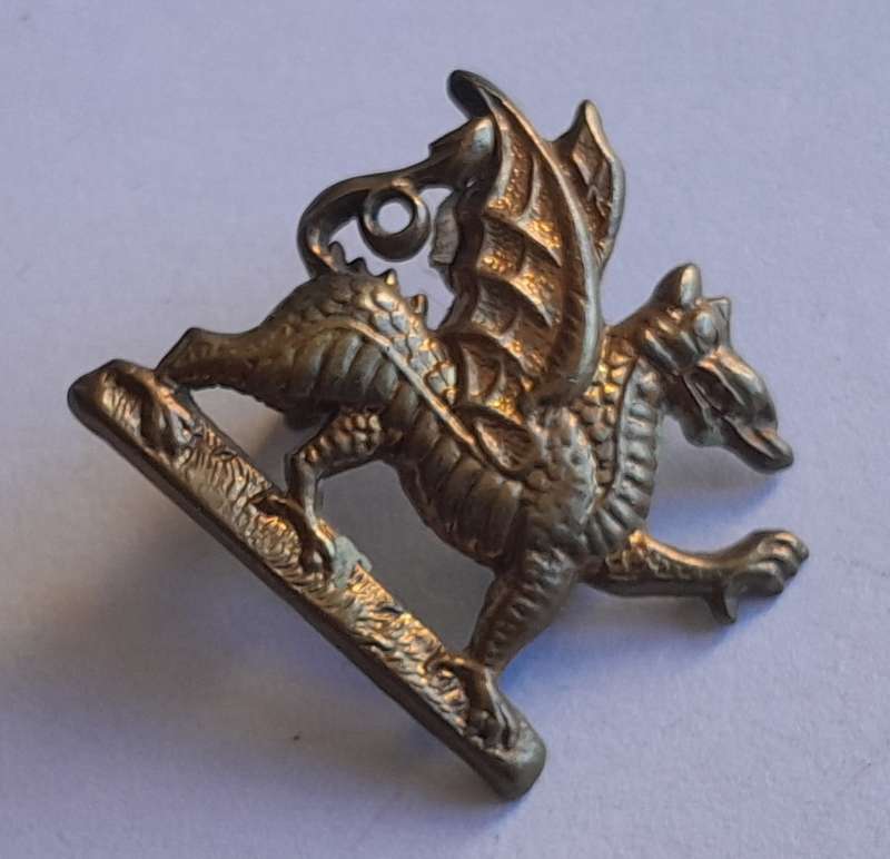 British Army Collar Badge.  1 Lug Intact.