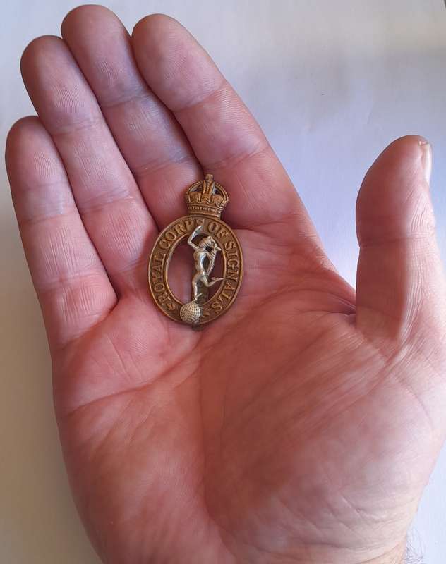 WW2 British Army Royal Corps of Signals Cap Badge.  Slider Intact.