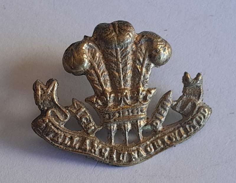 WW2 Royal Regiment of Wales Cap Badge.  No Slider.