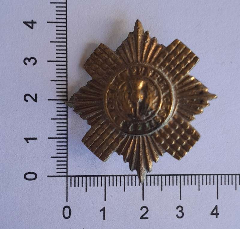 WW2 Scots Guards Badge.  1 Lug Intact..
