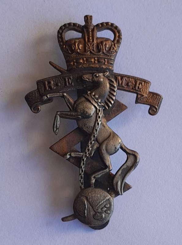 WW2 Royal Electrical Mechanical Engineers Cap Badge.  Slider Intact.
