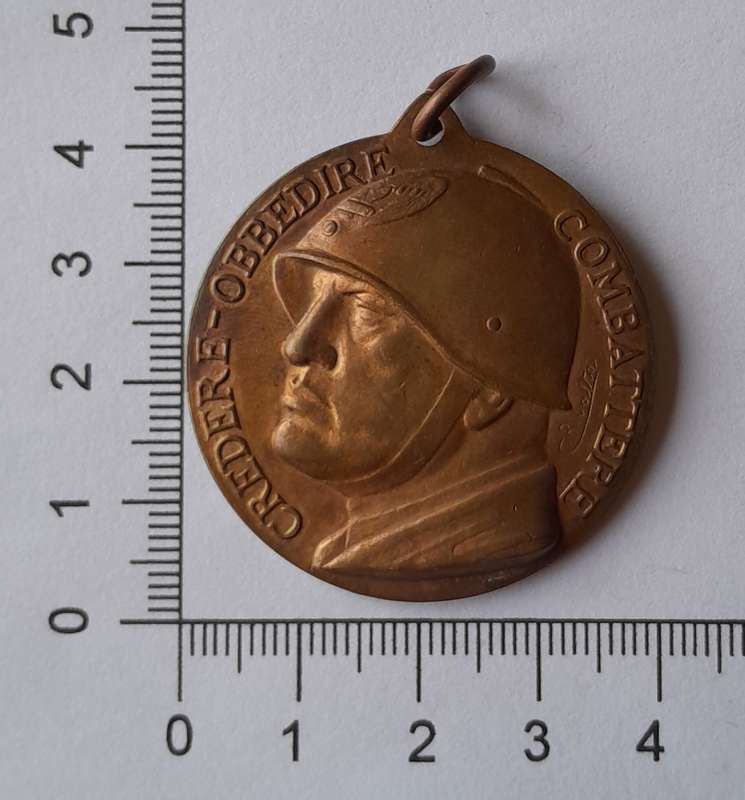 WW2 Fascist Italy Mussolini Credere Obbedire Combattere Medal.
