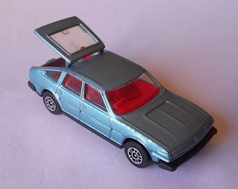 1970's Corgi Die Cast Rover 3500.  Opening Boot.  Red Interior. Excellent Condition.