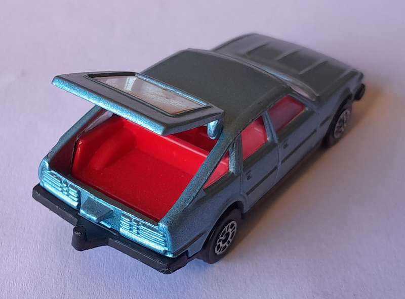 1970's Corgi Die Cast Rover 3500.  Opening Boot.  Red Interior. Excellent Condition.