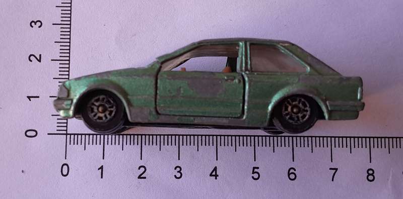 1980's Corgi Die Cast Ford Estcourt.  Opening Doors.