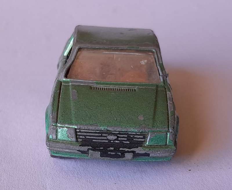 1980's Corgi Die Cast Ford Estcourt.  Opening Doors.