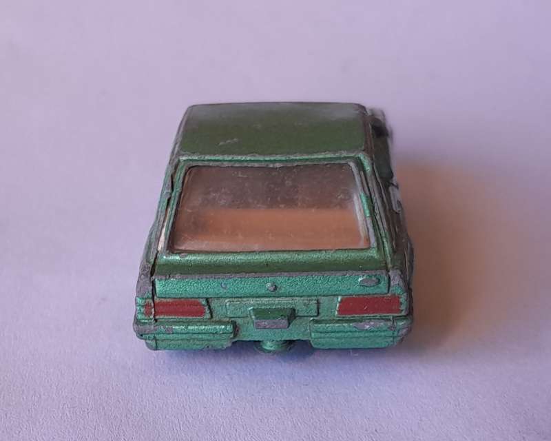 1980's Corgi Die Cast Ford Estcourt.  Opening Doors.
