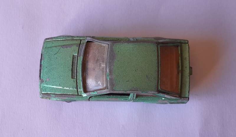 1980's Corgi Die Cast Ford Estcourt.  Opening Doors.