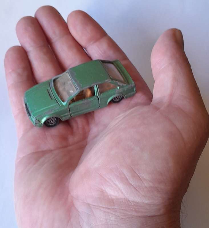 1980's Corgi Die Cast Ford Estcourt.  Opening Doors.