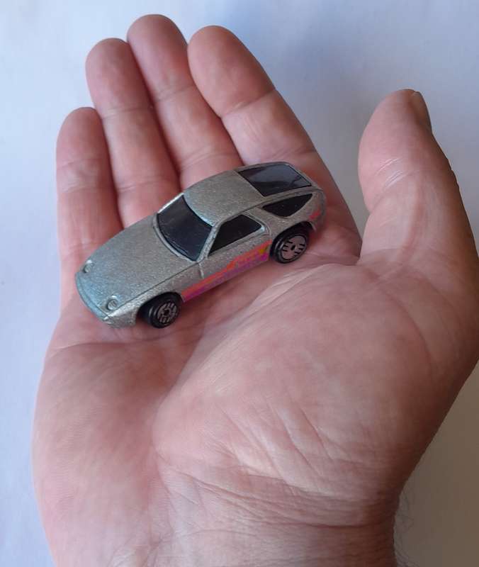 "Reserved". Hot Wheels Die Cast Porsche 928.