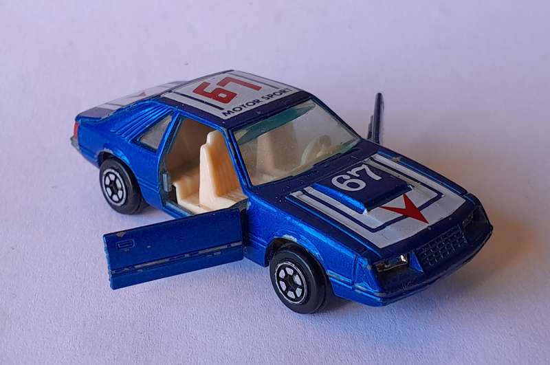1980's Yatming Die Cast Ford Mustang Cobra.  No 1067.  Opening Doors.