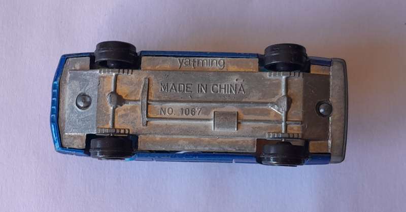 1980's Yatming Die Cast Ford Mustang Cobra.  No 1067.  Opening Doors.