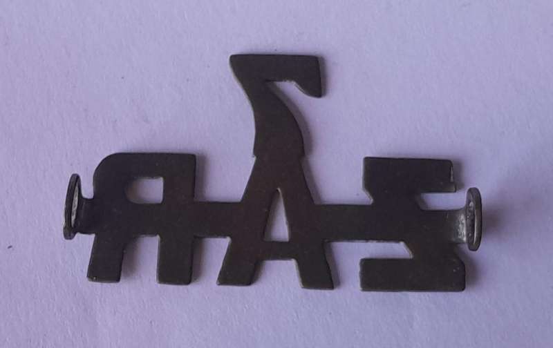 WW1 7de Zuid Afrikaanse Ruiters Metal Shoulder Title.  Lugs Intact.