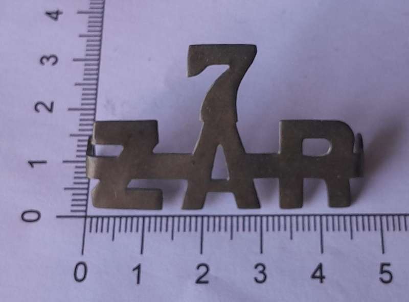 WW1 7de Zuid Afrikaanse Ruiters Metal Shoulder Title.  Lugs Intact.