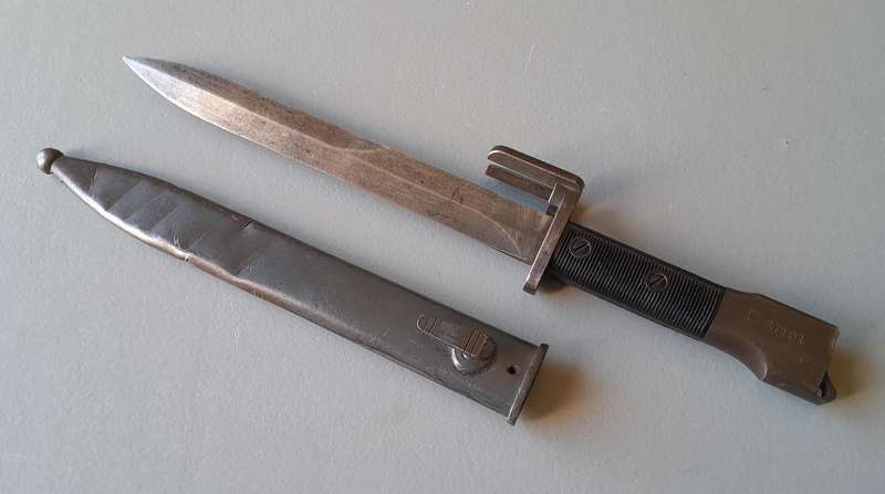 SADF / SAP M1 FN-FAL Type-A Knife Bayonet with Metal Scabbard.  No. 27101.