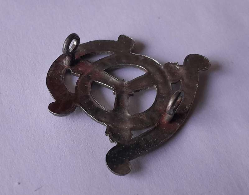 Early Suid Afrikaanse Noodhulp Liga Badge.  Lugs Intact.