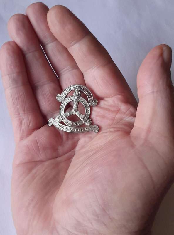 Early Suid Afrikaanse Noodhulp Liga Badge.  Lugs Intact.