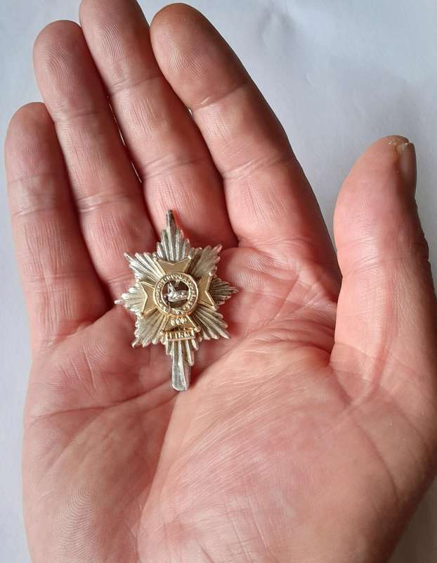 Worcester & Sherwood Foresters Anodised Aluminium Cap Badge.  JR Gaunt.  Slider Intact.