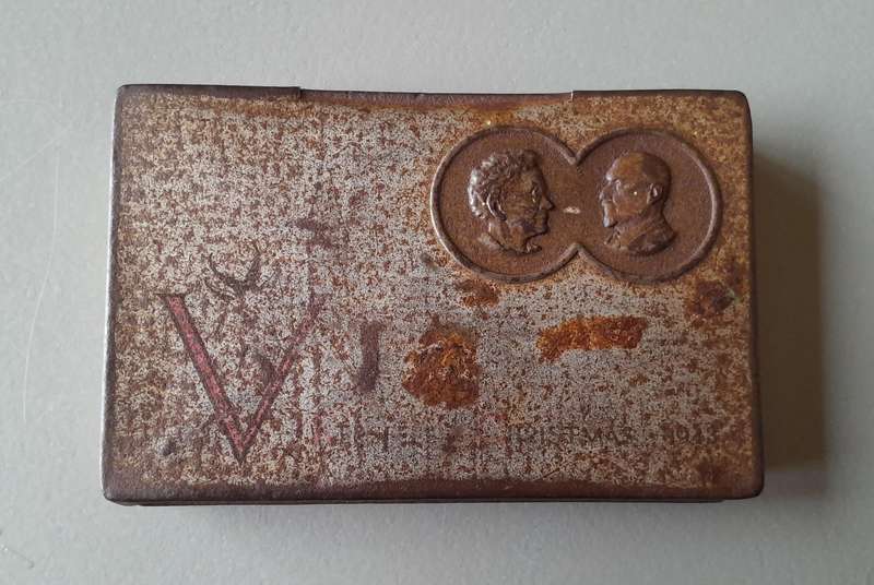 WW2 1943 Gift Tin To SA Troops From Jan & Isie Smuts. 11.5 x 7.5cm.