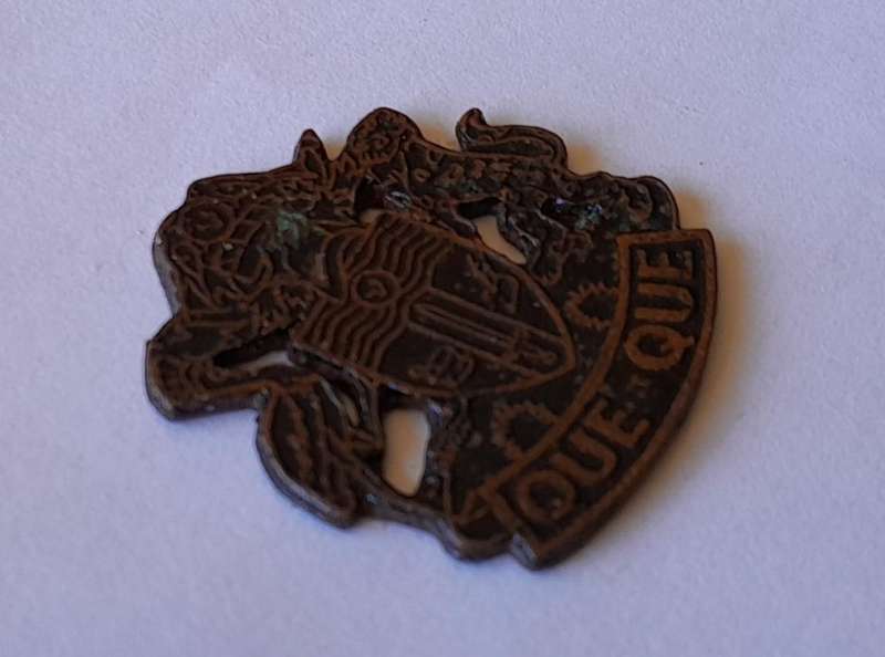 Rare Vintage Rhodesian "Que Que" Metal Badge.