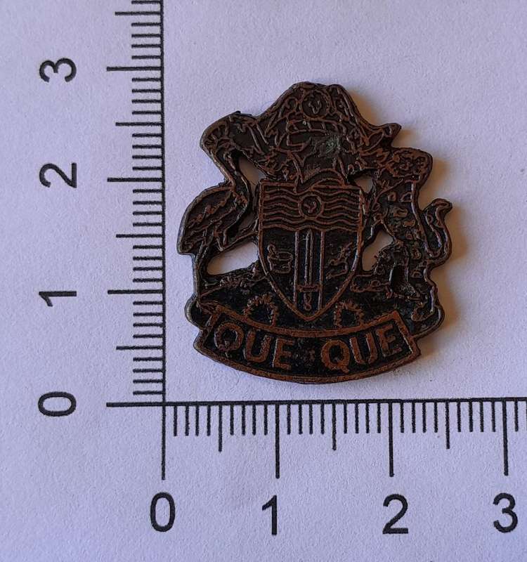 Rare Vintage Rhodesian "Que Que" Metal Badge.