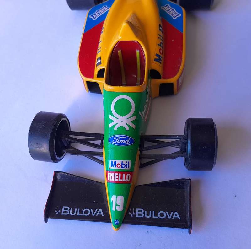 Vintage Bburago Die-Cast Benetton Ford F1.  Scale 1/24.  20cm.  Made in Italy.