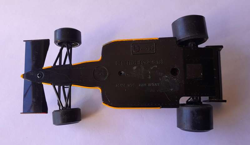 Vintage Bburago Die-Cast Benetton Ford F1.  Scale 1/24.  20cm.  Made in Italy.