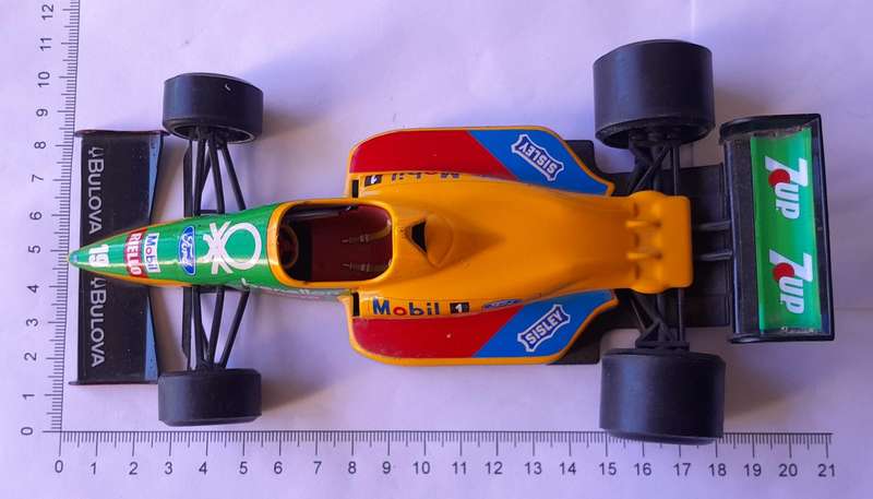 Vintage Bburago Die-Cast Benetton Ford F1.  Scale 1/24.  20cm.  Made in Italy.