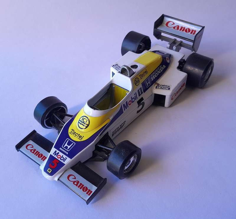 Vintage Bburago Die-Cast Williams FW08 F1.  Scale 1/24.  20cm.  Made in Italy.