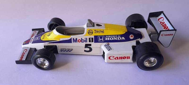 Vintage Bburago Die-Cast Williams FW08 F1.  Scale 1/24.  20cm.  Made in Italy.