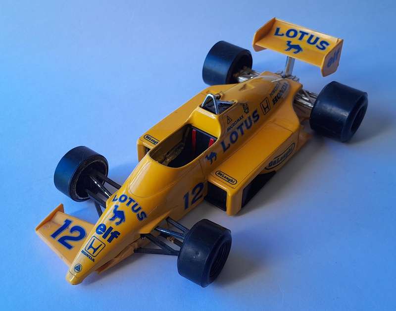 Vintage Bburago Die-Cast Lotus Honda Turbo F1.  Scale 1/24.  20cm.  Missing Front Fin.