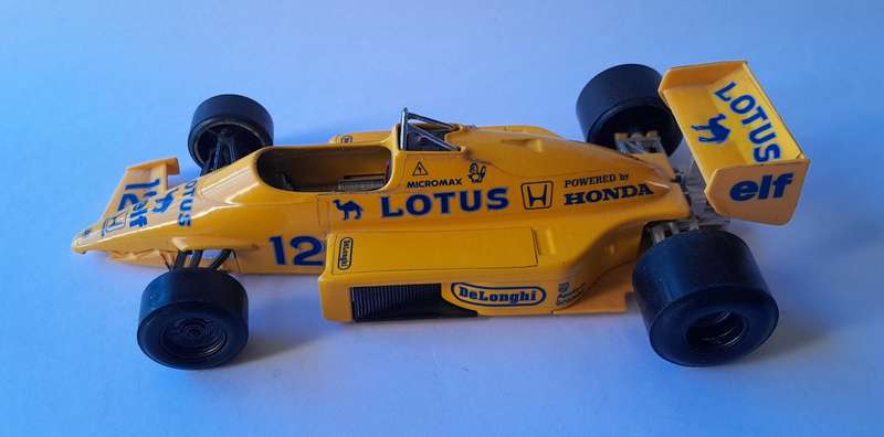 Vintage Bburago Die-Cast Lotus Honda Turbo F1.  Scale 1/24.  20cm.  Missing Front Fin.