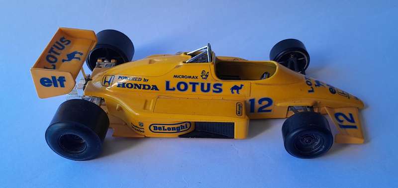 Vintage Bburago Die-Cast Lotus Honda Turbo F1.  Scale 1/24.  20cm.  Missing Front Fin.