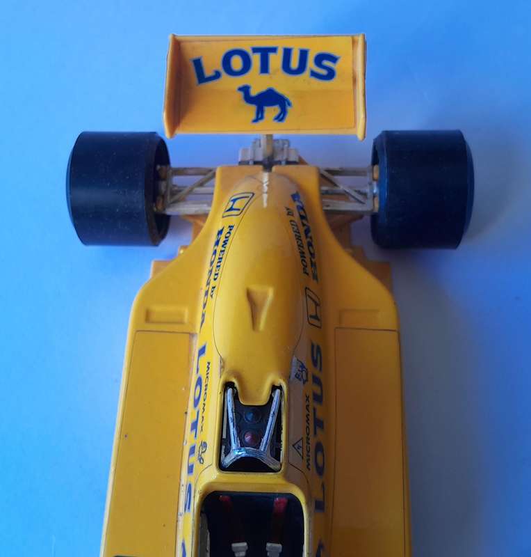 Vintage Bburago Die-Cast Lotus Honda Turbo F1.  Scale 1/24.  20cm.  Missing Front Fin.