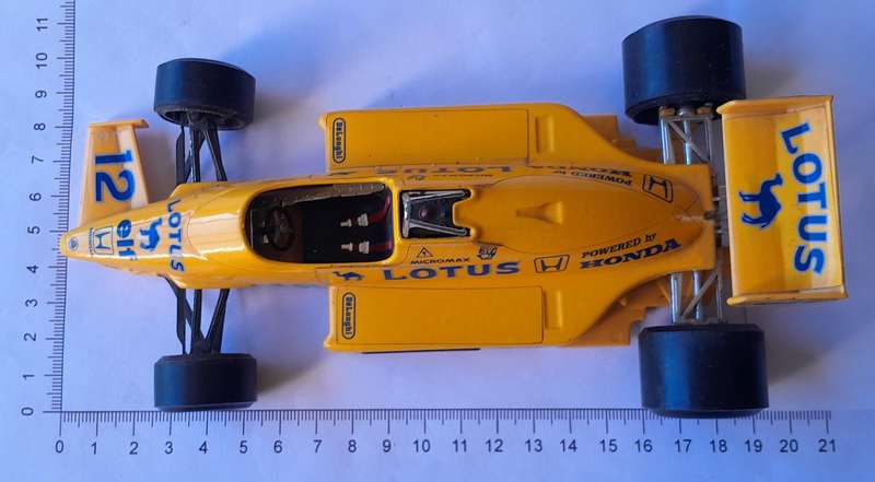 Vintage Bburago Die-Cast Lotus Honda Turbo F1.  Scale 1/24.  20cm.  Missing Front Fin.