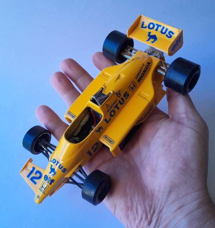 Vintage Bburago Die-Cast Lotus Honda Turbo F1.  Scale 1/24.  20cm.  Missing Front Fin.