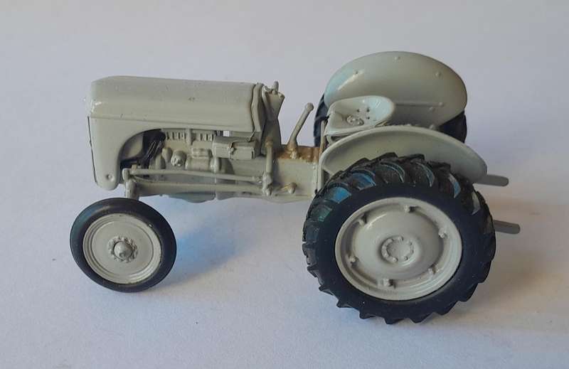 Vintage Universal Hobbies Die-Cast Ferguson TE20 Tractor.  7cm.  No Steering Wheel.