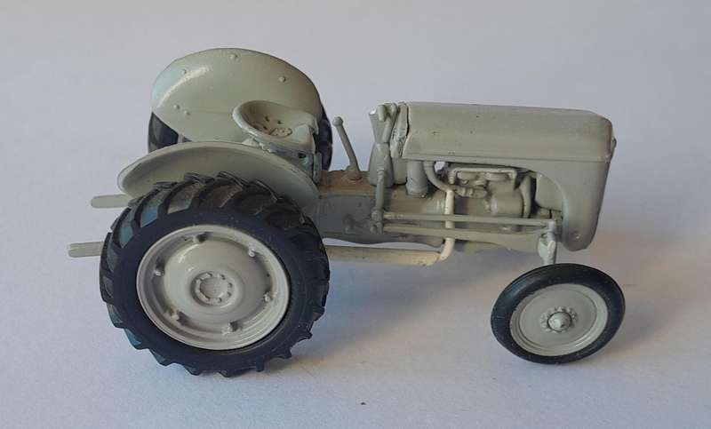 Vintage Universal Hobbies Die-Cast Ferguson TE20 Tractor.  7cm.  No Steering Wheel.