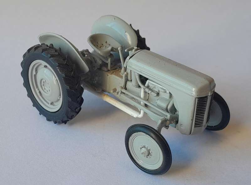 Vintage Universal Hobbies Die-Cast Ferguson TE20 Tractor.  7cm.  No Steering Wheel.