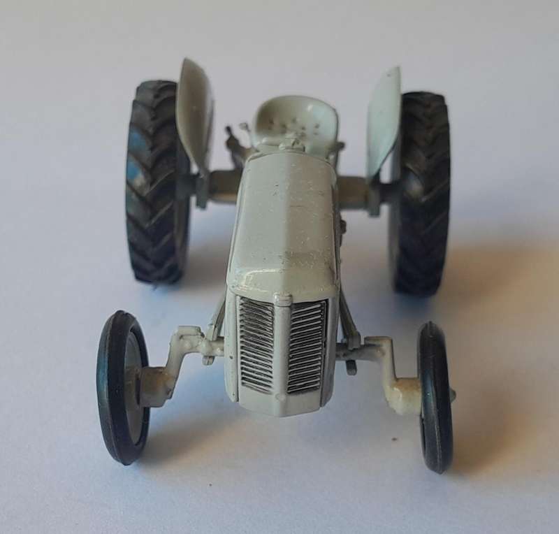 Vintage Universal Hobbies Die-Cast Ferguson TE20 Tractor.  7cm.  No Steering Wheel.