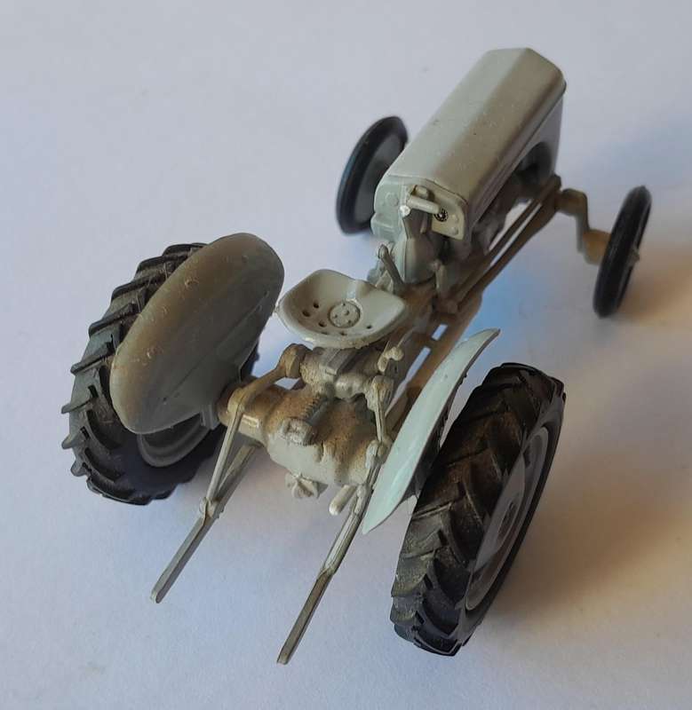 Vintage Universal Hobbies Die-Cast Ferguson TE20 Tractor.  7cm.  No Steering Wheel.