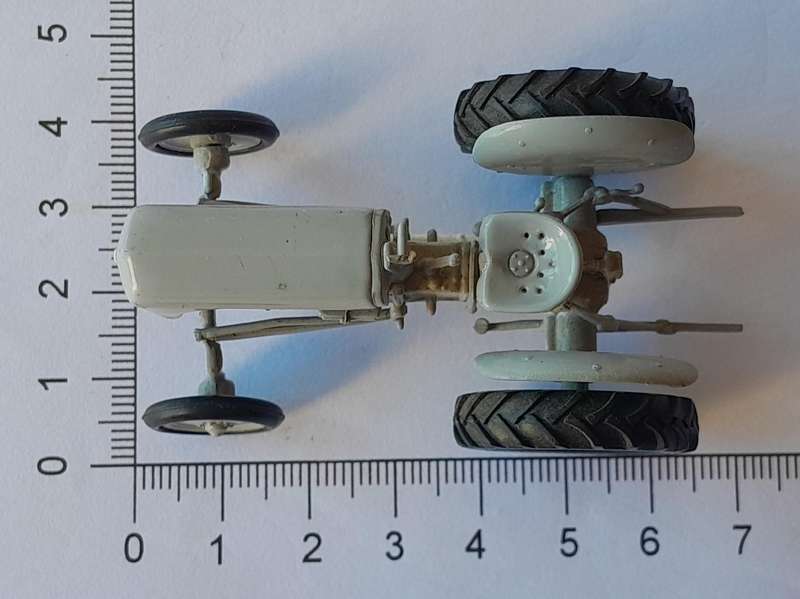 Vintage Universal Hobbies Die-Cast Ferguson TE20 Tractor.  7cm.  No Steering Wheel.