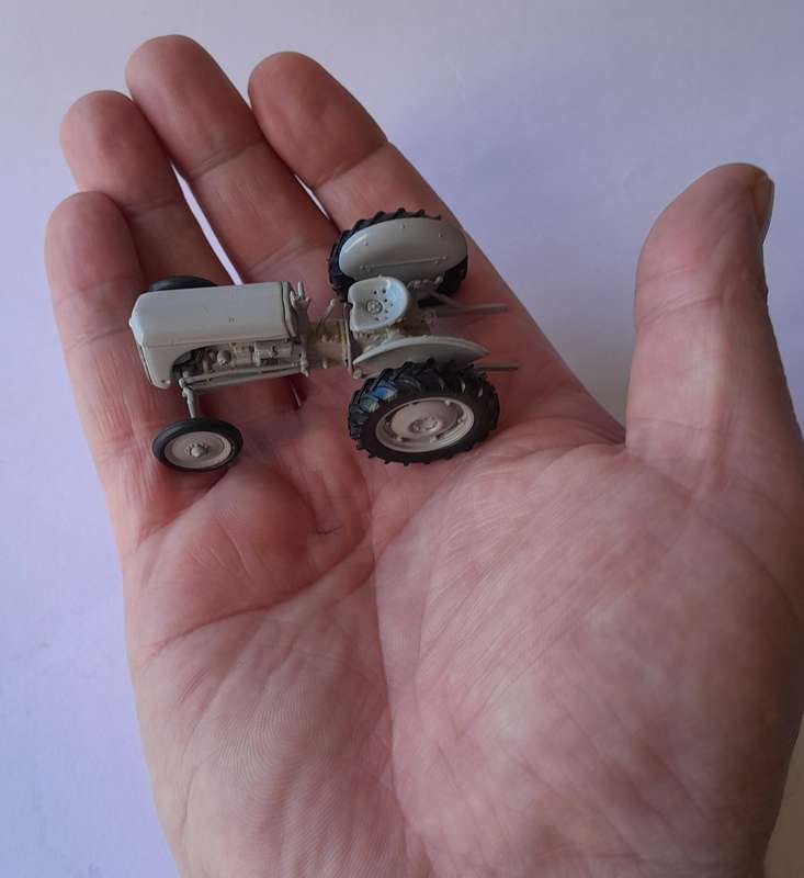 Vintage Universal Hobbies Die-Cast Ferguson TE20 Tractor.  7cm.  No Steering Wheel.