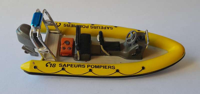 Vintage Bburago Fire Rescue RIB. Swiveling Motor.  13cm